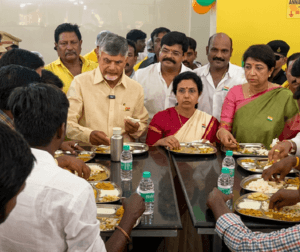 జన్మదినం సందర్భంగా అన్న క్యాంటీన్‌లో పేదలతో కలిసి భోజనం చేసిన సీఎం చంద్రబాబు. - Udayam Digital