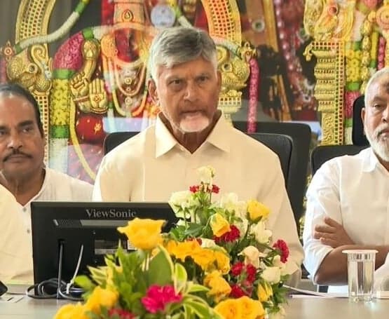 టీటీడీ ఉద్యోగులకు ఇళ్ల స్థలాలపై సీఎం ప్రకటన - Udayam
