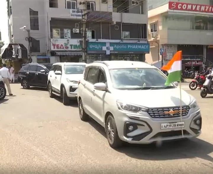భోగాపురానికి కార్ల ర్యాలీ