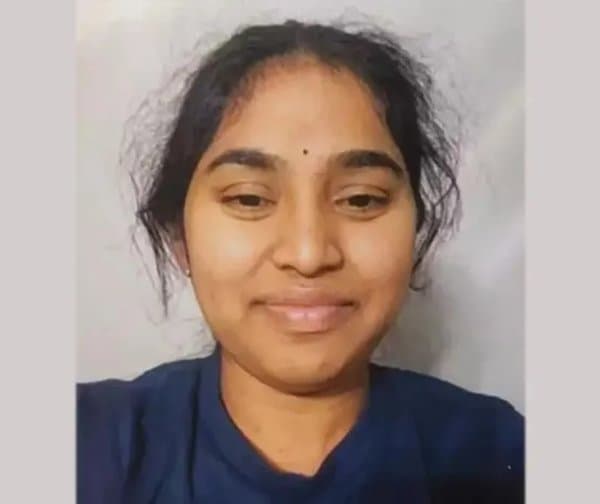 అమెరికా రోడ్డు ప్రమాదంలో యువతి మృతి