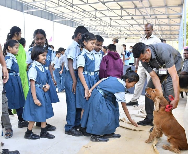 పోలీస్ ఫ్లాగ్ డే వారోత్సవాల్లో రక్తదాన శిబిరం - gallery image 4