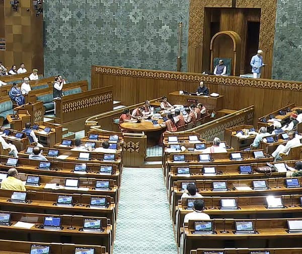 ఎంపీలకు లోక్‌సభ షాక్