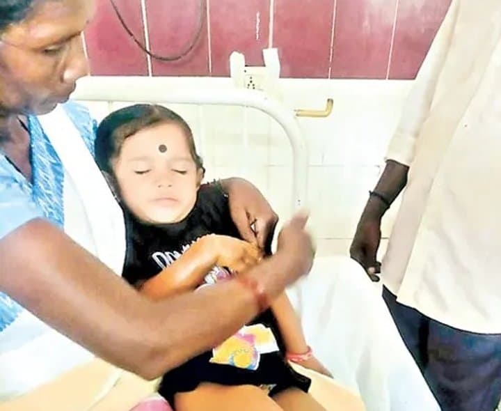 ఆదిలాబాద్‌ అంగన్‌వాడీలో వేడి పప్పు పడి ఇద్దరు చిన్నారులకు గాయాలు