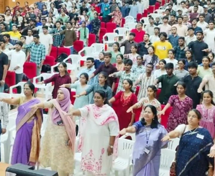 విద్యార్థులకు రోడ్డు భద్రత పాఠాలు