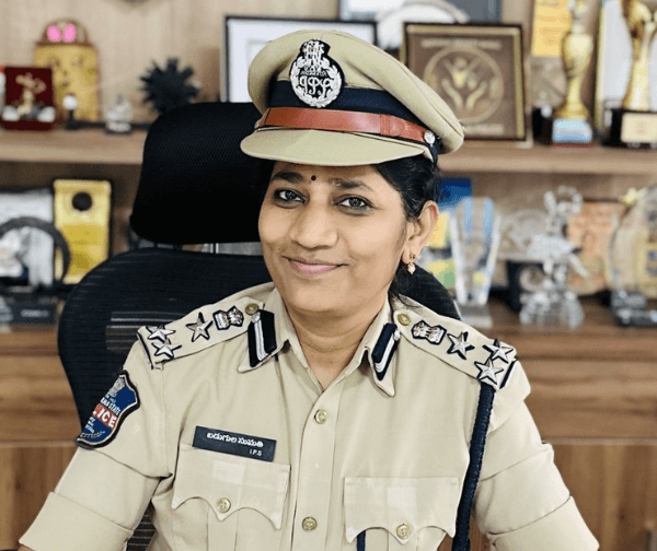 మల్కాజ్‌గిరి సీపీ సుమతి స్పెషల్ ఆపరేషన్: 40 మంది పోకిరీల అరెస్ట్ - Udayam Digital