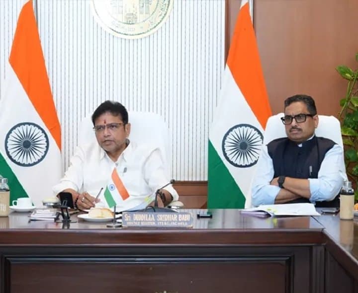 ప్రభుత్వ కార్యాలయాలన్నింటికీ 'టీ-ఫైబర్' ఇంటర్నెట్!