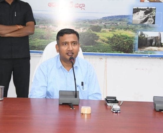 స్పోకెన్ ఇంగ్లీష్ కార్యక్రమంపై కలెక్టర్ సమీక్ష
