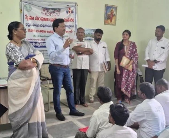 వాతావరణ సహిత వ్యవసాయం పాటించాలి: కలెక్టర్ ఖీమ్యా నాయక్