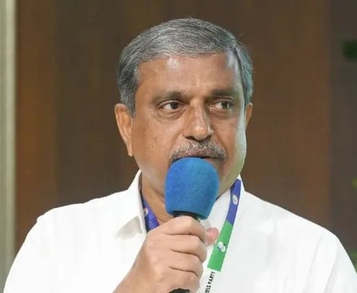 వైసీపీని వీడుతున్నారంటూ సజ్జలపై ప్రచారం