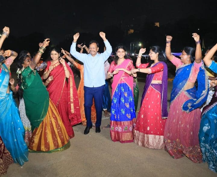 బతుకమ్మ వేడుకల్లో సజ్జనార్‌ - gallery image 2