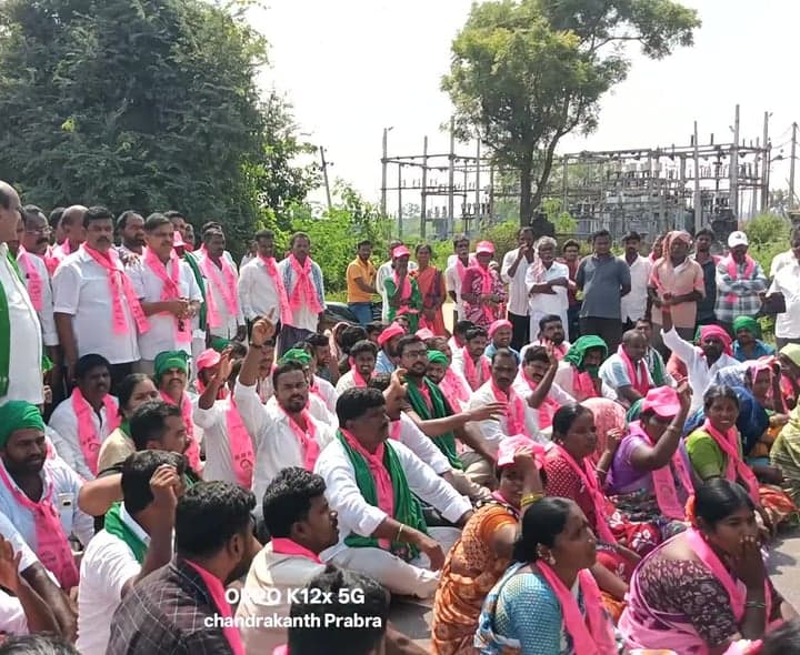 24 గంటల విద్యుత్ కోసం రాస్తారోకో - Udayam