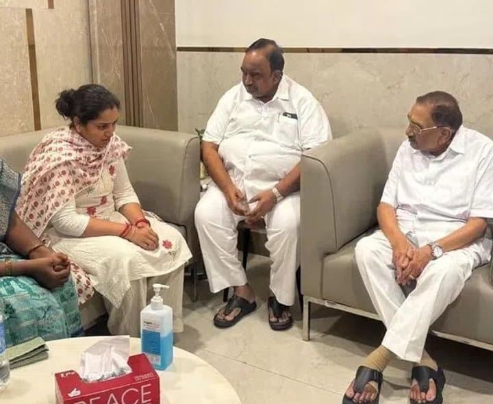పెద్ది కుటుంబాన్ని పరామర్శించిన నేతలు