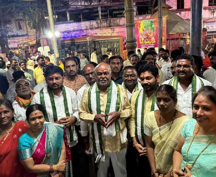 అభివృద్ధికి విఘ్నాలు వద్దు: ఎమ్మెల్యే - Udayam