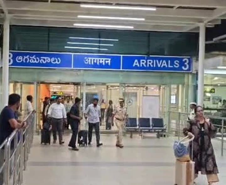 గన్నవరం చేరిన ఈసీ ఉన్నతాధికారి
