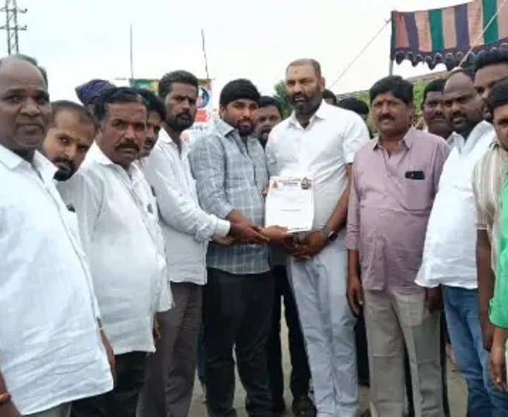 అక్రమ ఇసుక రవాణాపై చర్యలకు డిమాండ్‌ - Udayam Digital