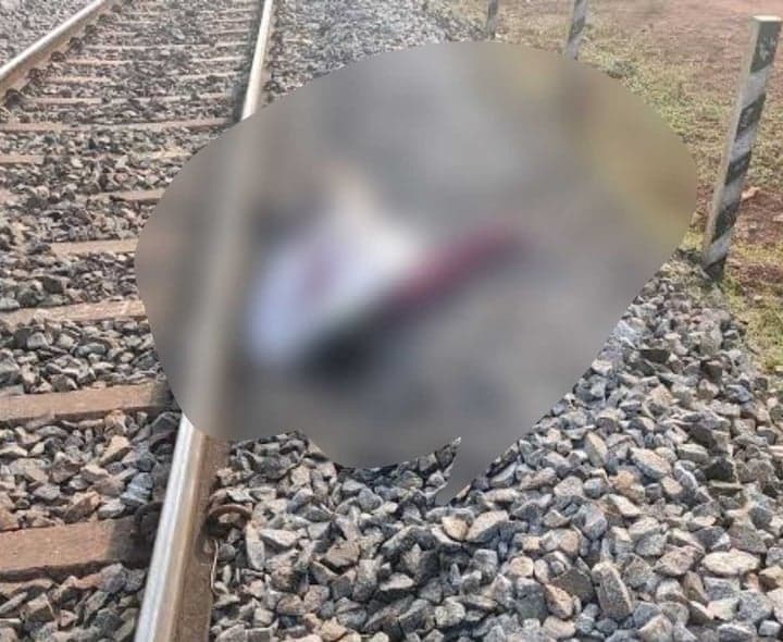 రైలు నుంచి జారిపడి వ్యక్తి మృతి