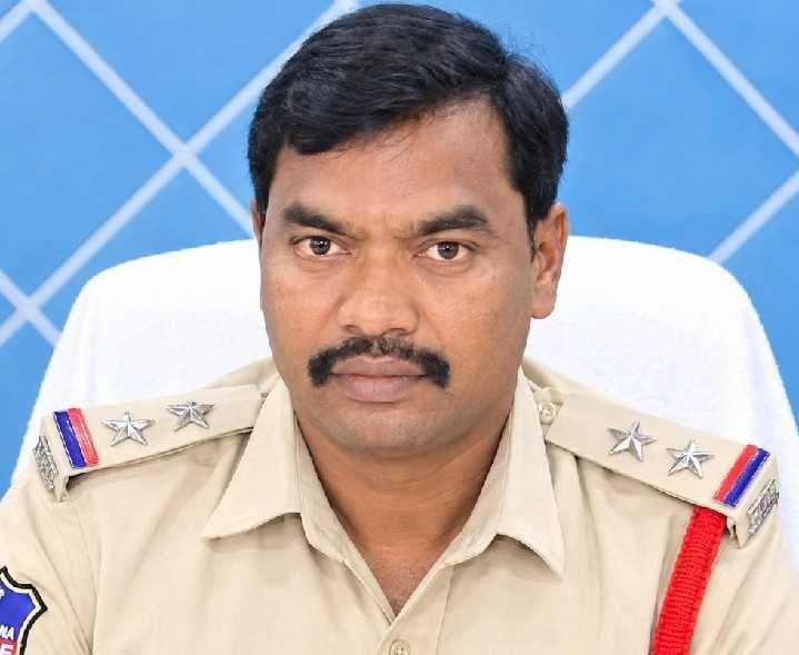 బతుకమ్మ వేడుకల్లో జాగ్రత్తలు పాటించాలి: ఎస్ఐ - Udayam
