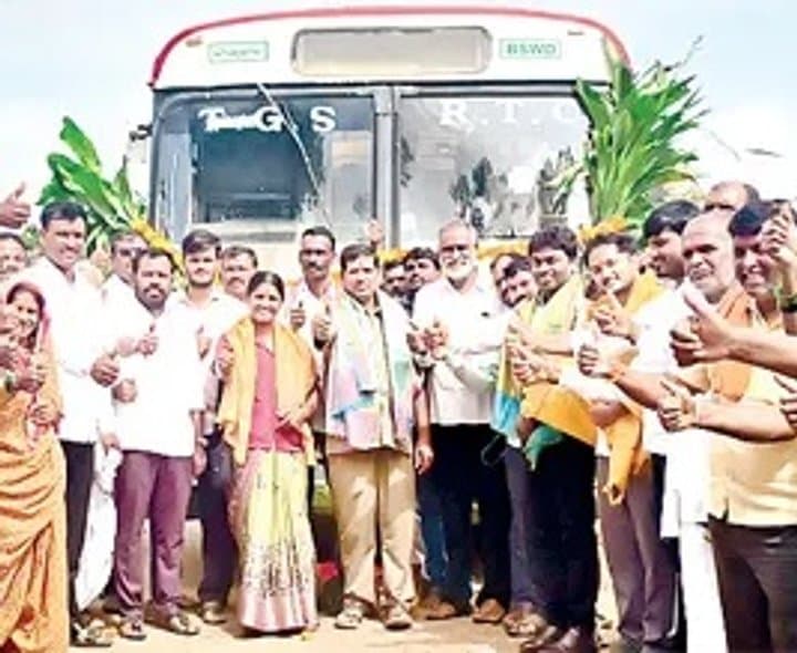 పోచారంలో 40 ఏళ్ల తర్వాత బస్సు సౌకర్యం