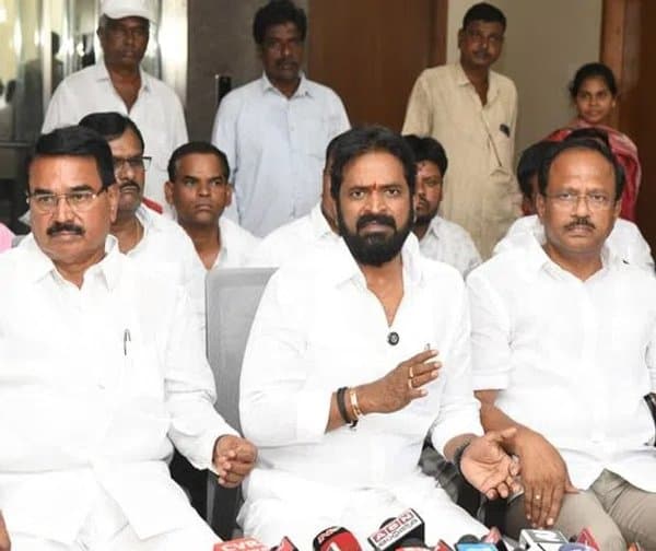 సీఎం పాలమూరుకు అన్యాయం చేస్తున్నారు: నిరంజన్ రెడ్డి