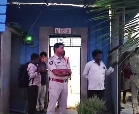 ఎమ్మిగనూరులో రూ.6 లక్షల బాణాసంచా పట్టివేత - Udayam