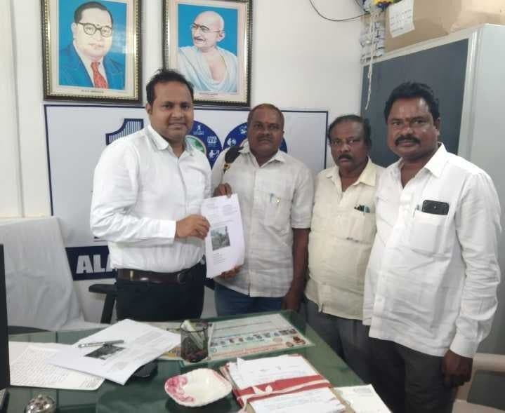 ఆలేరులో చెట్ల నరికివేతపై ఫిర్యాదు - Udayam