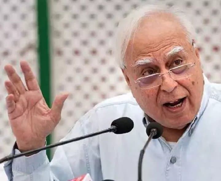 హాకీ జెర్సీపై సిబల్ విమర్శలు