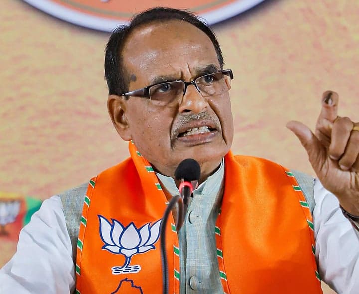 మోదీ దీర్ఘాయుష్షు కోసం దీపాలు వెలిగిస్తున్న తెలంగాణ  ప్రజలు  