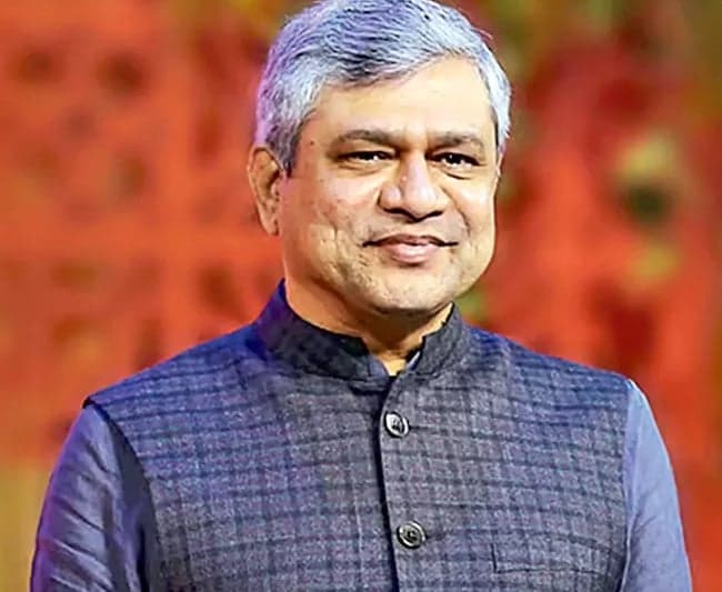 సెమీకండక్టర్‌ రంగంలో దేశీయ సామర్థ్యాలు విస్తరించాలి 