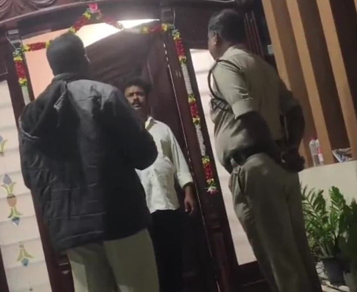 మాజీ ఎమ్మెల్యే సునీల్‌కు నోటీసులు - Udayam
