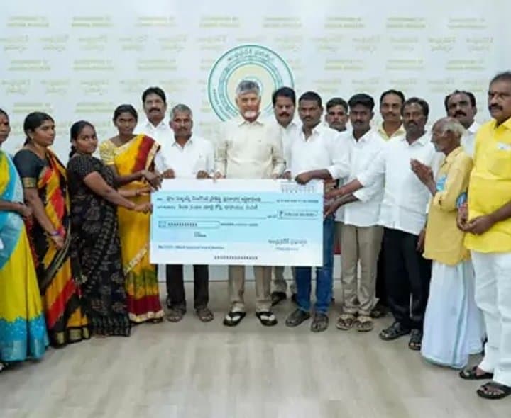 వెలిగొండ నిర్వాసితులకు మరో రూ.250 కోట్ల పరిహారం