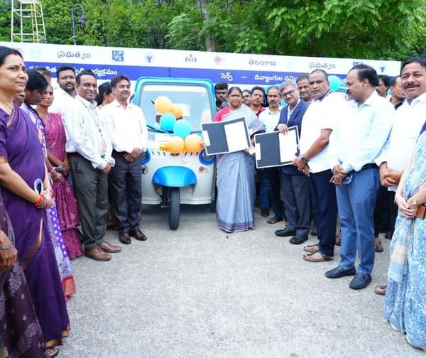 దివ్యాంగులకు చేయూత: ఈ-ఆటోల పంపిణీ ప్రారంభం
