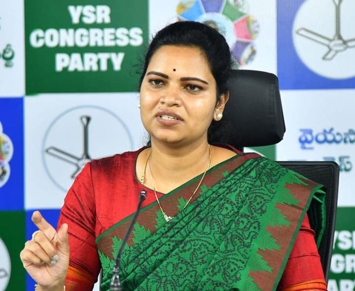 SI ప్రియాంకపై కేసు నమోదు చేయాలి: విడదల రజిని
