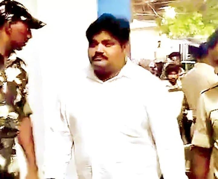 కోర్టులో లొంగిన అంకుశం రాజా