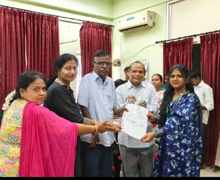 యూనివర్సిటీ ఎన్నికల్లో H.M.పాడు యువతి గెలుపు - Udayam