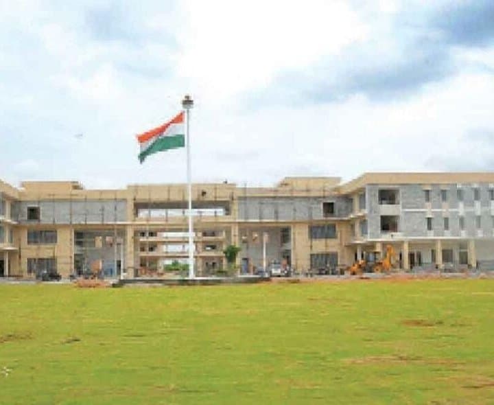 సూర్యాపేటలో కలెక్టర్‌ సంతకం ఫోర్జరీ