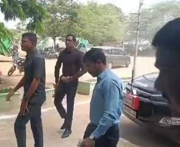 గుత్తిలో నామినేషన్ కౌంటర్ల పరిశీలన - Udayam