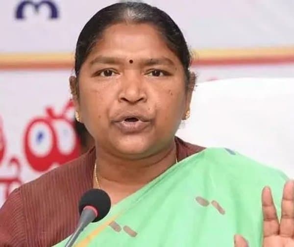 గిరిజన పంచాయతీలకు సడలింపులివ్వాలి: సీతక్క