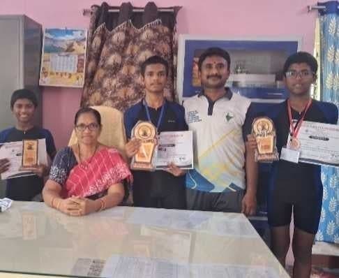 జాతీయ యోగా పోటీలకు విద్యార్థుల ఎంపిక - Udayam