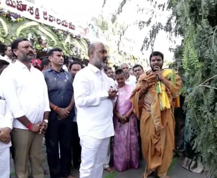 కరీంనగర్‌లో ఘనంగా జమ్మి పూజ - Udayam