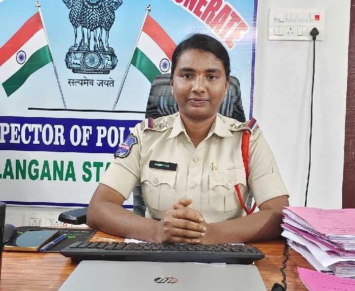 పత్తి తూకాల్లో మోసాలకు పాల్పడితే చర్యలు: ఎస్సై - Udayam