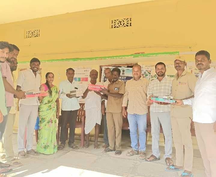 పంచాయతీ కార్మికులకు దసరా కానుక - Udayam