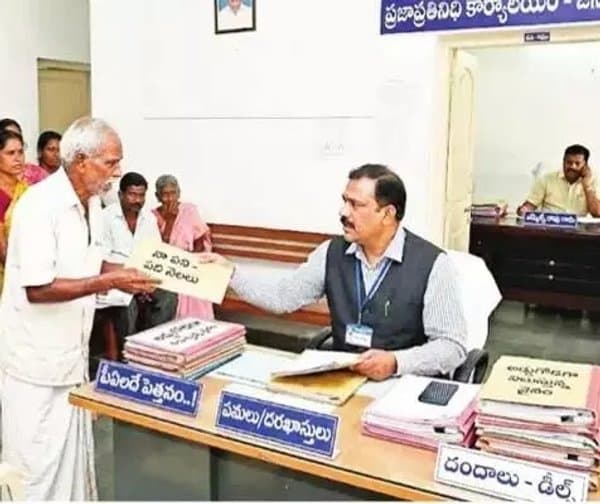 ప్రజాప్రతినిధుల వద్ద పీఏల పెత్తనం - Udayam Digital