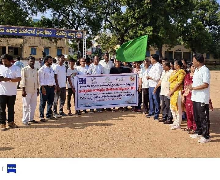 వృద్ధులను గౌరవించడం అందరి బాధ్యత: కలెక్టర్ - Udayam