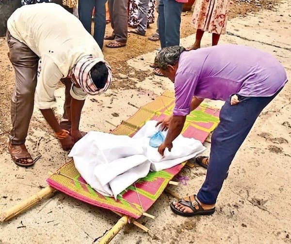 కరీంనగర్‌లో అంత్యక్రియల దందా - Udayam Digital
