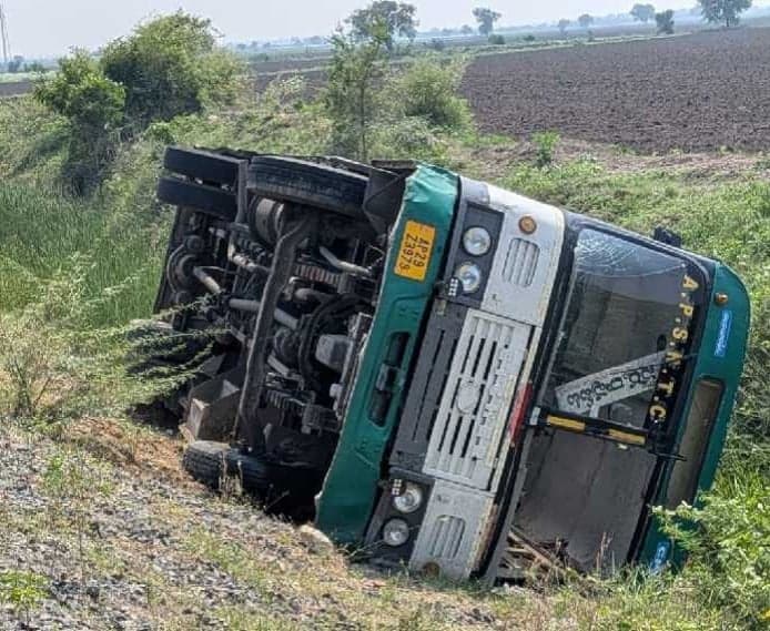 ఆర్టీసీ బస్సు బోల్తా