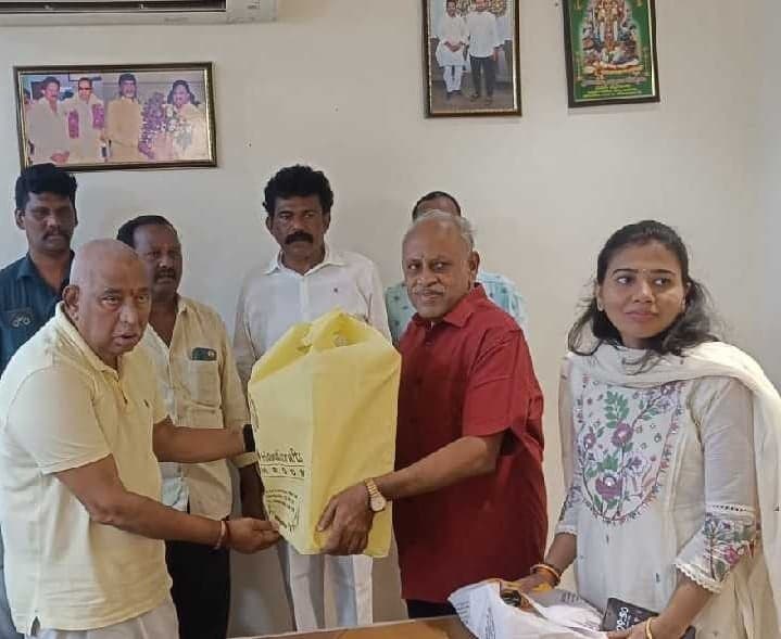 పేదలకు వైద్య శిబిరాలు నిర్వహించాలి - Udayam
