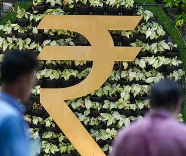 రూపాయి పతనం వెనుక అసలు రహస్యం?