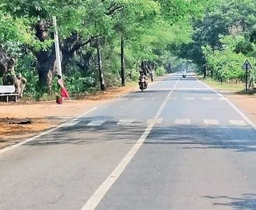 ధర్మపురి-జగిత్యాల పాత రహదారి ఆక్రమణ - Udayam