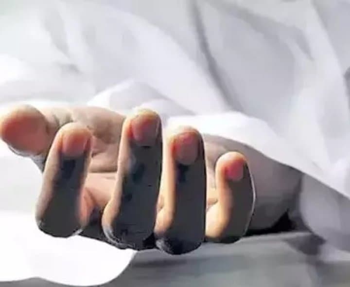 జాలర్ల వలకు చిక్కిన యువకుడి మృతదేహం