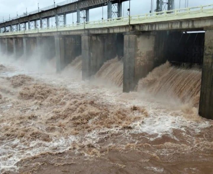 తాలిపేరుకు భారీ వరద